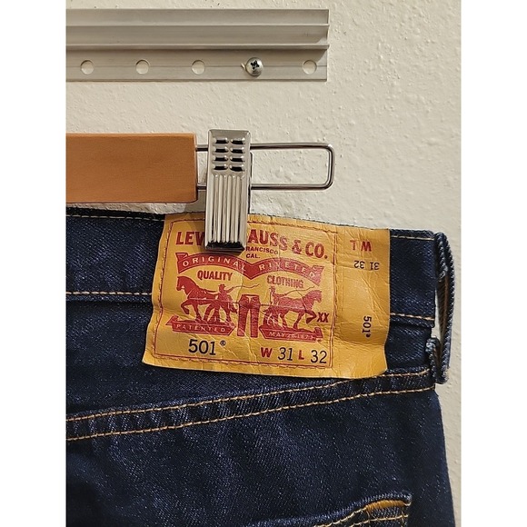 Levis 501 Jeans 31 x 32 Mens Classic Straight Leg Button Dark Wash Non Stretch - Picture 4 of 12
